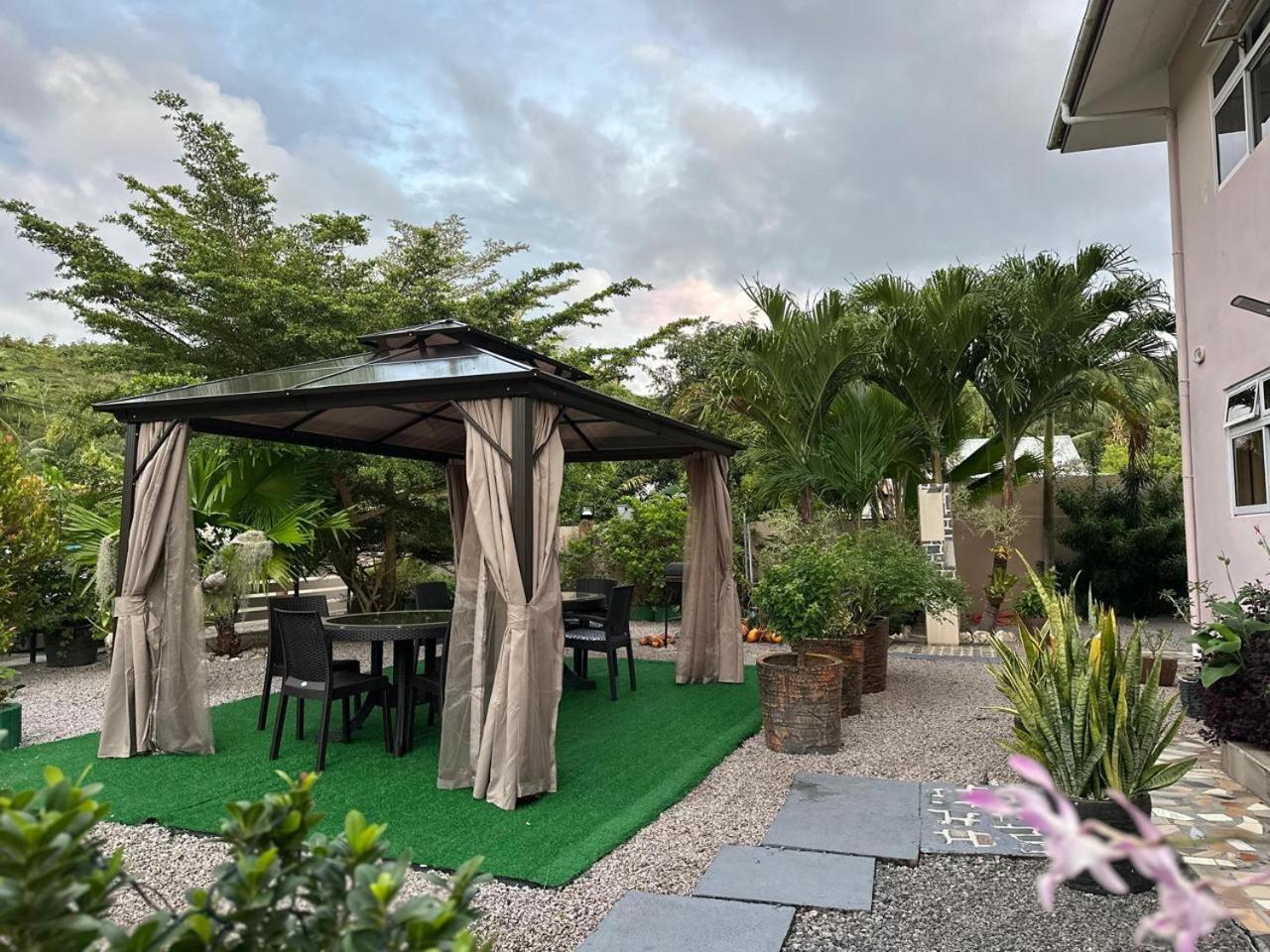 Mokara Holiday Apartment Anse Royale Exterior foto